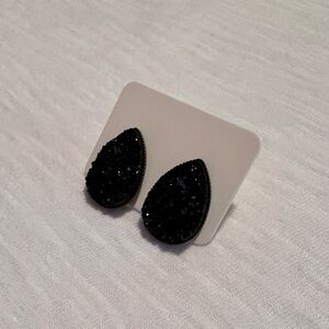 Elegant Black Teardrop Earrings